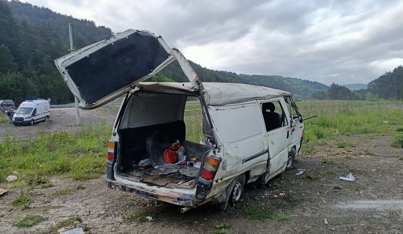 minibus-defalarca-takla-atti-2-yaralidgm4nwv3qt