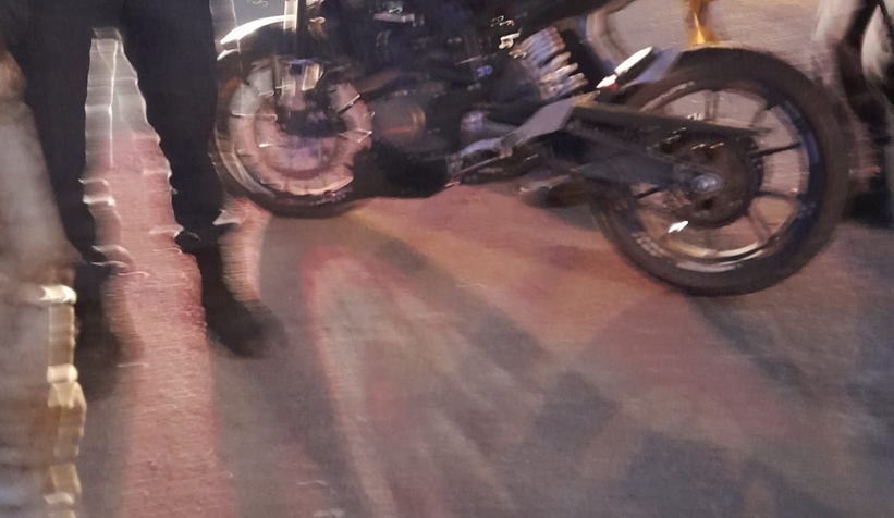 Minibüs ile motosiklet çarpıştı