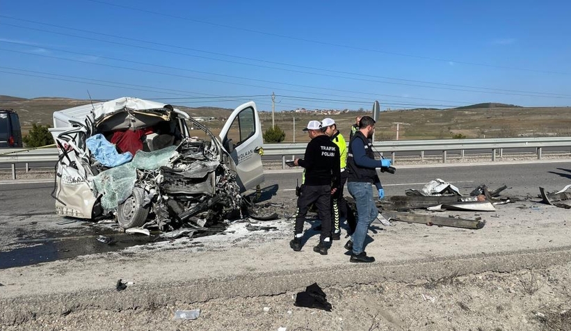 minibus-ile-sut-tankeri-carpti-1-olu-1-yaralimffzchhiuw