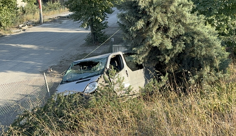 Minibüs şarampole uçtu: 1 ölü, 2 yaralı