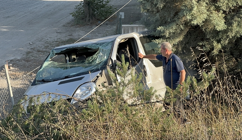 Minibüs şarampole uçtu: 1 ölü, 2 yaralı