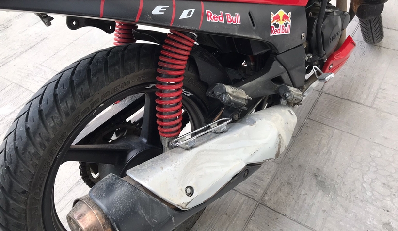 minibuse-carpan-motosikletteki-2-kisi-hastanelik-olduz0nobm5ar1