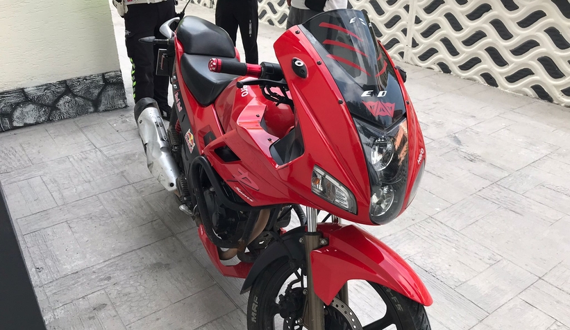 minibuse-carpan-motosikletteki-2-kisi-hastanelik-olduz0nobm5ar1