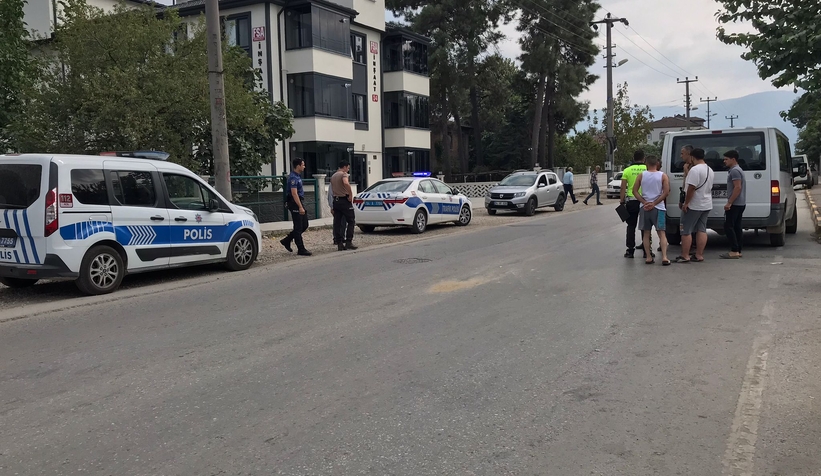 minibuse-carpan-motosikletteki-2-kisi-hastanelik-olduz0nobm5ar1