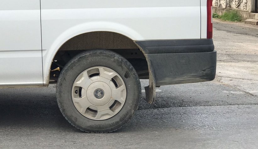 minibuse-carpan-motosikletteki-2-kisi-hastanelik-olduz0nobm5ar1