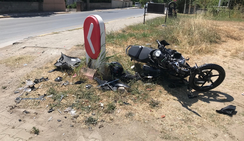 minibusle-carpisan-motosikletli-agir-yaralandin1c3a1nryw
