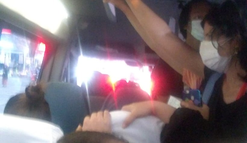 Minibüste korkutan manzara