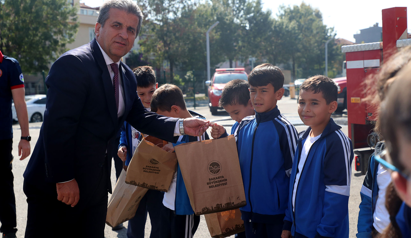 Minik itfaiyecilerin ateşle mücadelesi