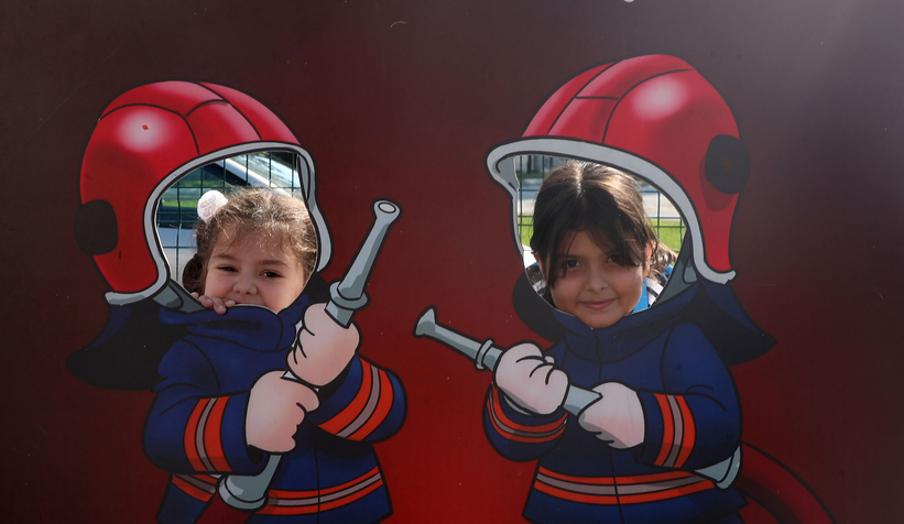 Minik itfaiyecilerin ateşle mücadelesi