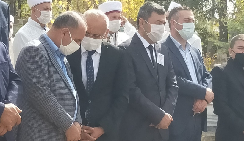 minik-poyraz-sehit-babasini-asker-selamiyla-ugurladisgmxdmjscn