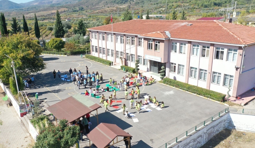 Miniklerden Filistin'e koreografi ile destek