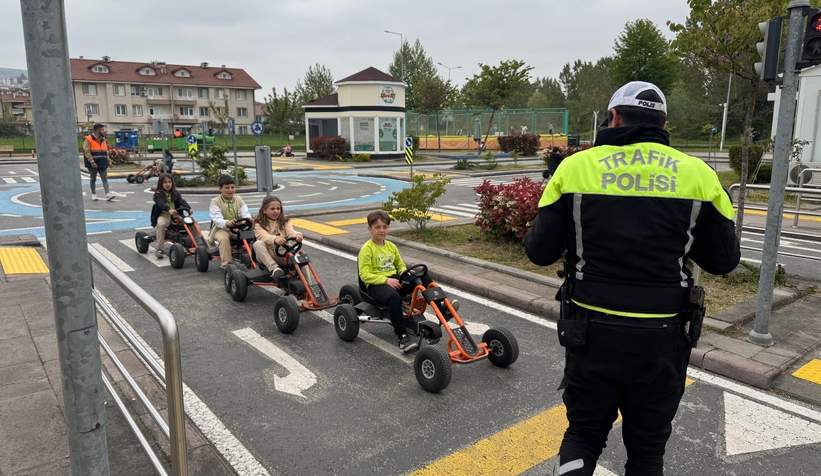 miniklere-trafik-bilinci-asilandioemvoetyrl
