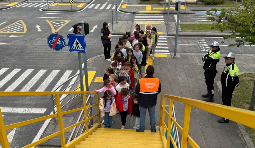 miniklere-trafik-bilinci-asilandioemvoetyrl