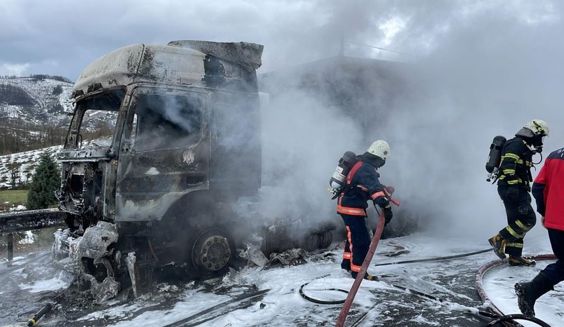 Mısır yüklü Tır alevlere teslim oldu