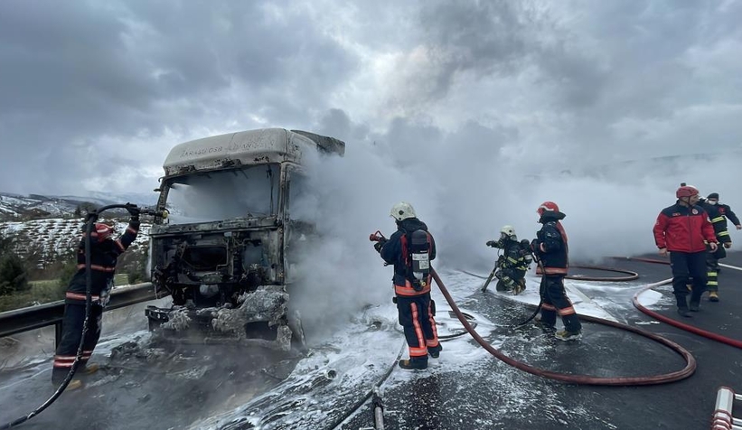Mısır yüklü Tır alevlere teslim oldu