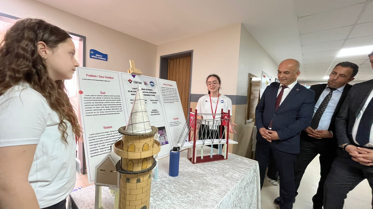 Mithatpaşa Ortaokulu’nda Bilim Fuarı heyecanı