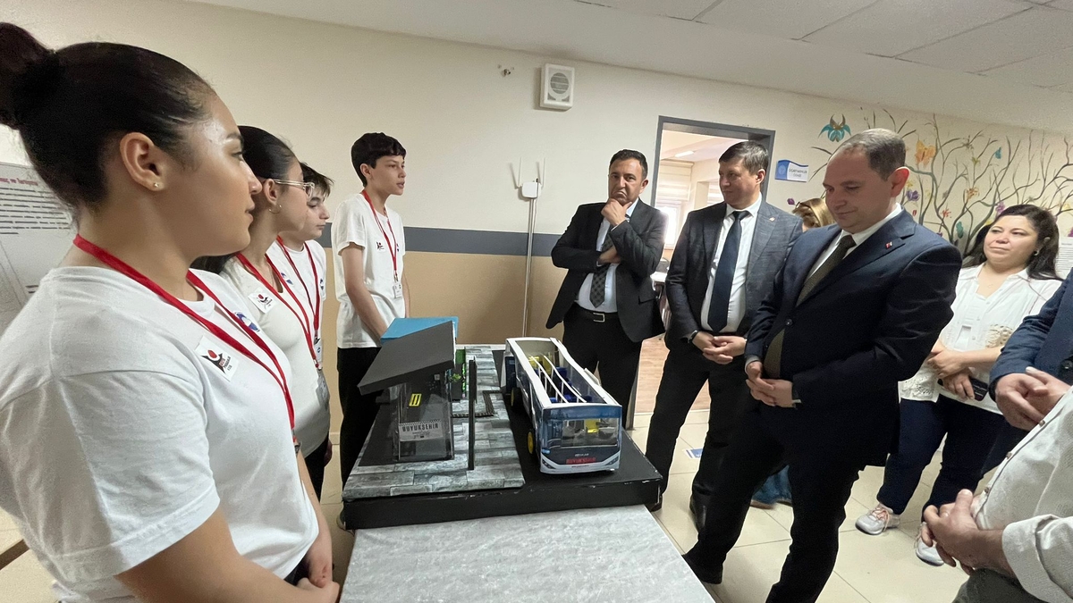 Mithatpaşa Ortaokulu’nda Bilim Fuarı heyecanı