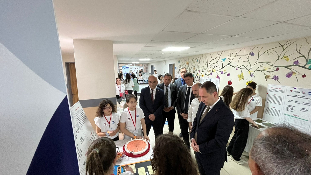 Mithatpaşa Ortaokulu’nda Bilim Fuarı heyecanı