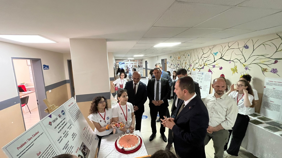Mithatpaşa Ortaokulu’nda Bilim Fuarı heyecanı