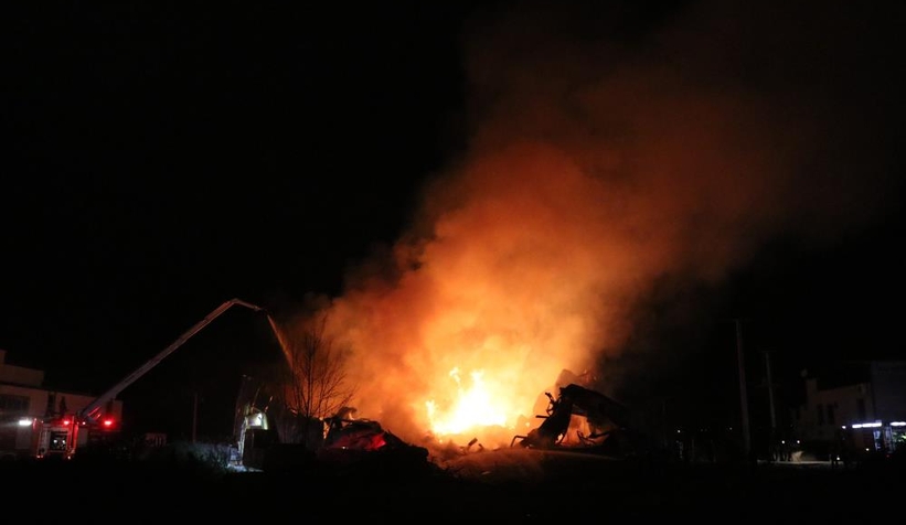 Mobilya atölyesindeki yangın kontrol altına alındı