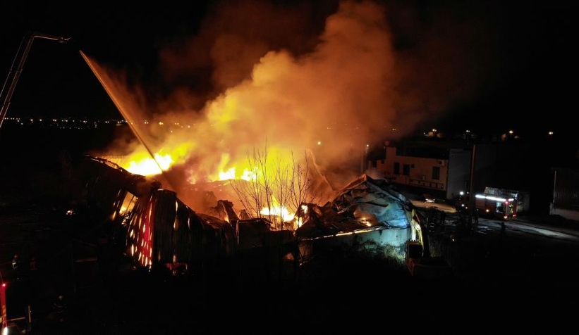 Mobilya atölyesindeki yangın kontrol altına alındı