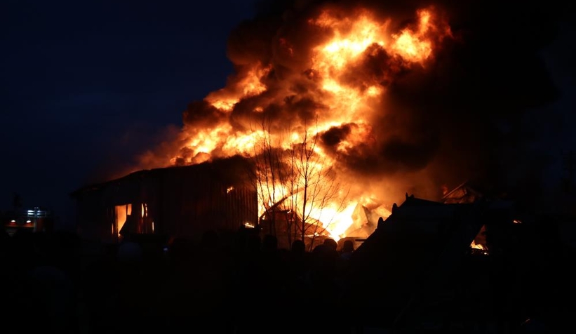 Mobilya atölyesindeki yangın kontrol altına alındı