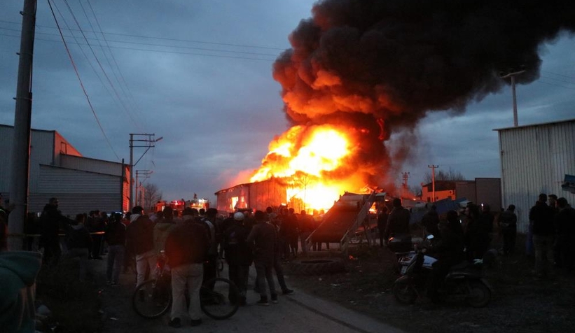 Mobilya atölyesindeki yangın kontrol altına alındı