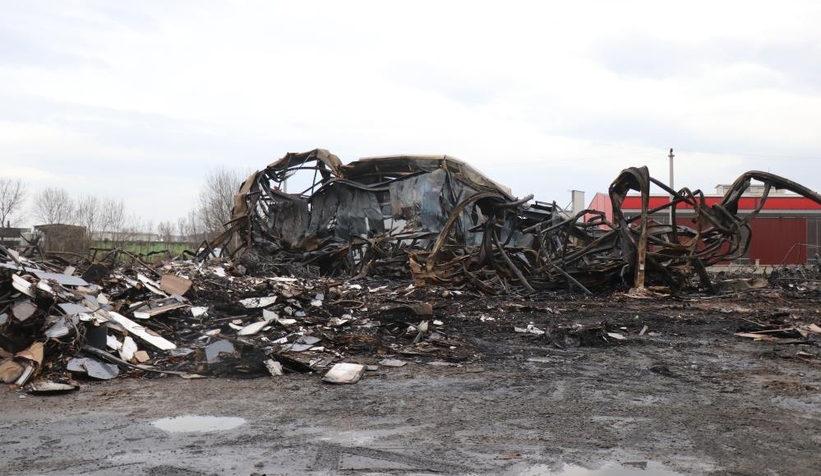 Mobilya deposundan geriye sadece demir yığınları kaldı