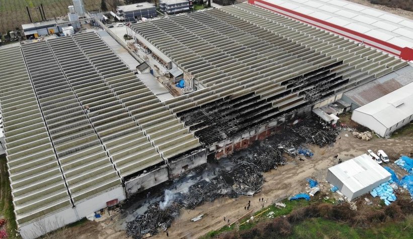 Mobilya fabrikasındaki hasar gün ağırınca ortaya çıktı