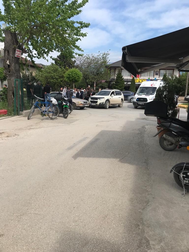 Motosiklet cip ile çarpıştı