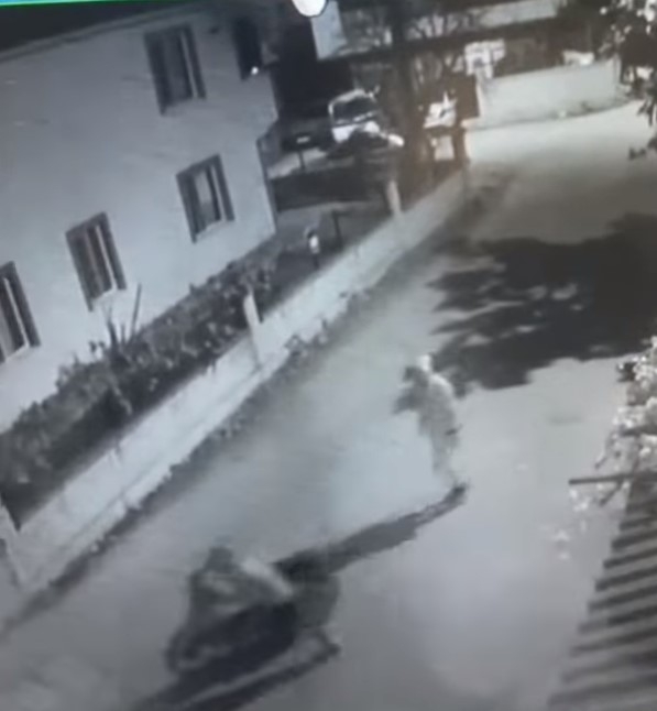 motosiklet-hirsizlari-kameraya-yakalandibgfms2ywnz