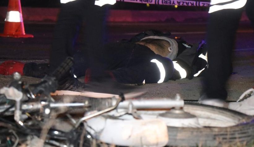 Motosiklet ikiye bölündü sürücü öldü