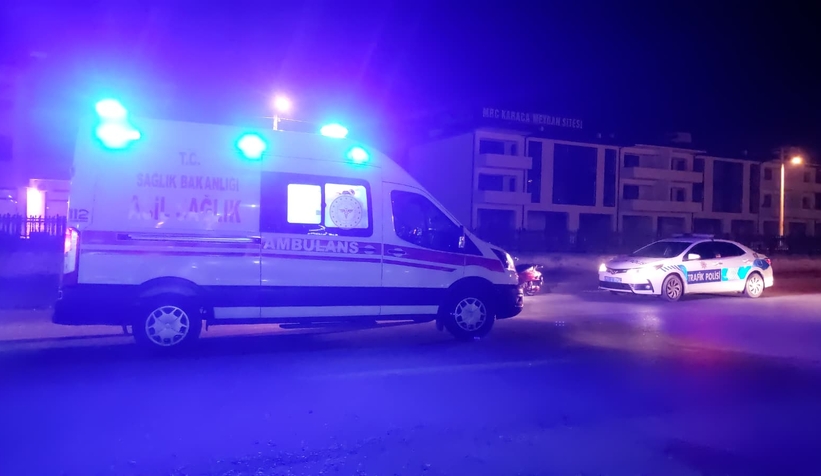 motosiklet-ile-bisiklet-carpisti-yasli-adam-yaraline9pdgxzcj