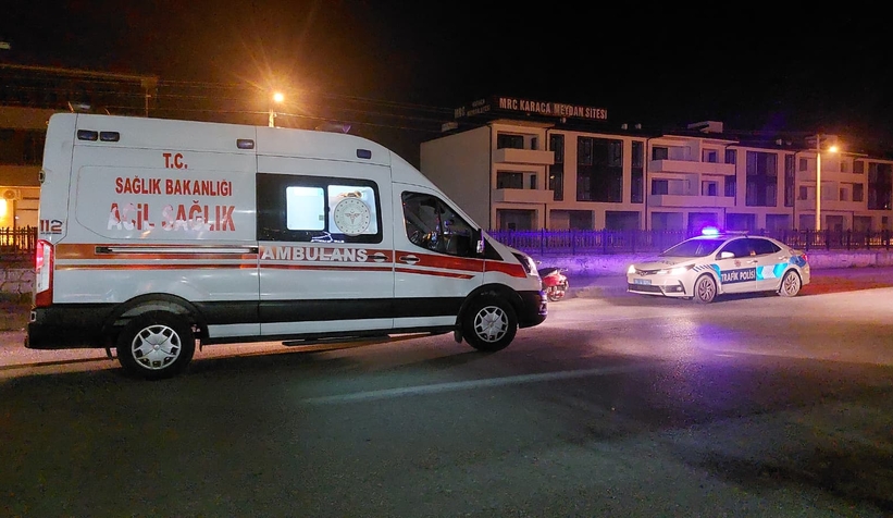 motosiklet-ile-bisiklet-carpisti-yasli-adam-yaraline9pdgxzcj