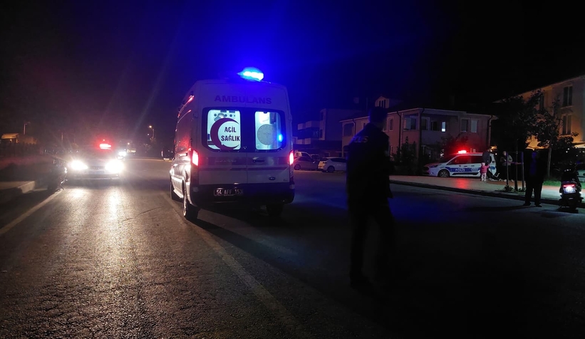 motosiklet-ile-bisiklet-carpisti-yasli-adam-yaraline9pdgxzcj