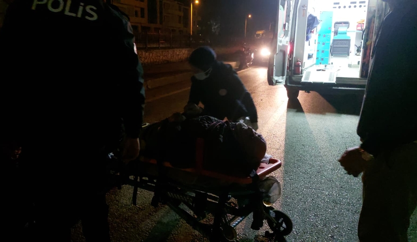 motosiklet-ile-bisiklet-carpisti-yasli-adam-yaraline9pdgxzcj