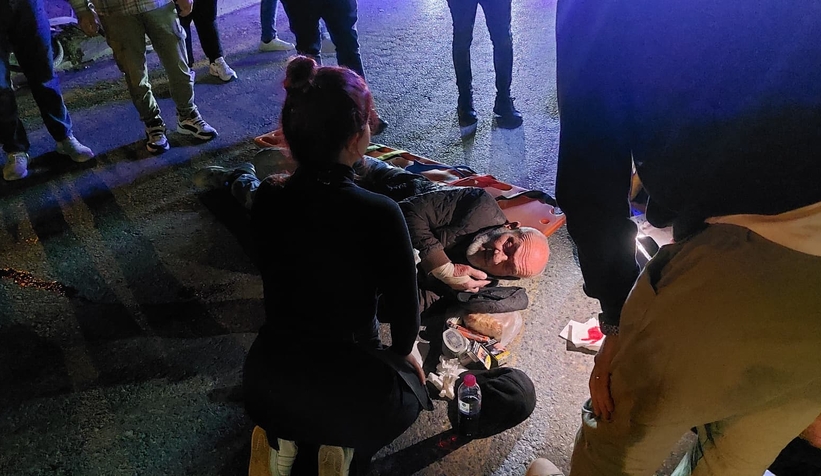 motosiklet-ile-bisiklet-carpisti-yasli-adam-yaraline9pdgxzcj