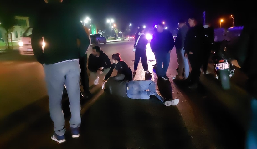 motosiklet-ile-bisiklet-carpisti-yasli-adam-yaraline9pdgxzcj