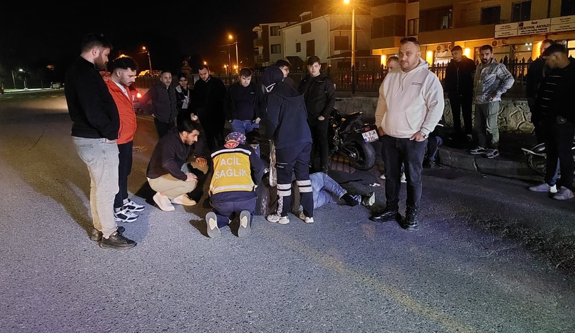 motosiklet-ile-bisiklet-carpisti-yasli-adam-yaraline9pdgxzcj