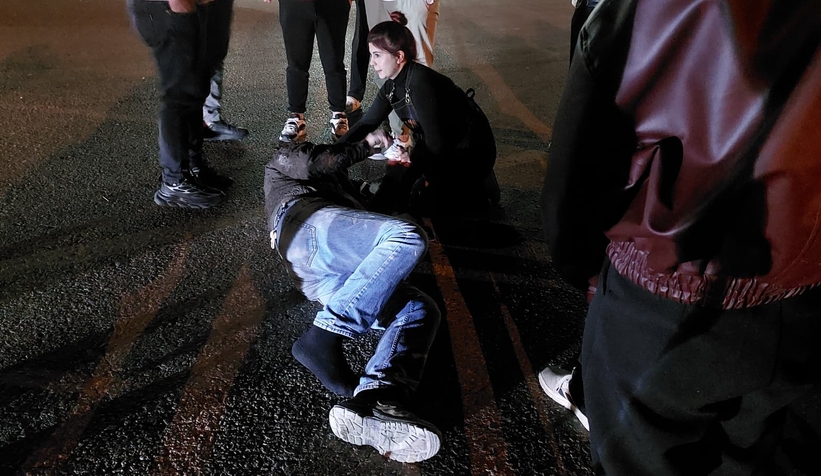 motosiklet-ile-bisiklet-carpisti-yasli-adam-yaraline9pdgxzcj