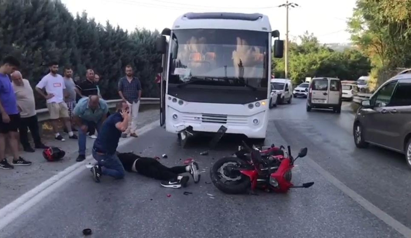 Motosiklet ile midibüs çarpıştı: 1 yaralı