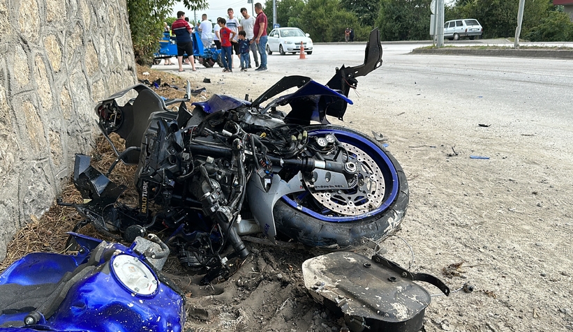 Motosiklet ile patpat çarpıştı: 1’i ağır 3 yaralı