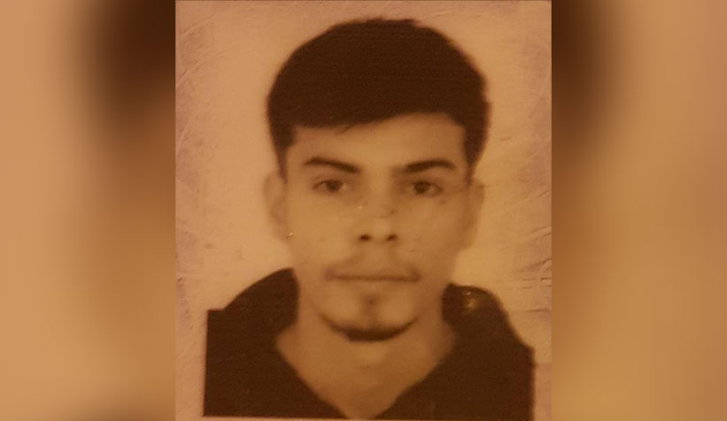 Motosiklet kaldırımda yürüyen gence çarptı: 2 ölü