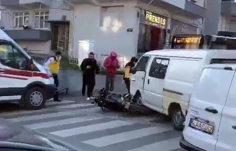 Motosiklet sürücüsü havada takla attı