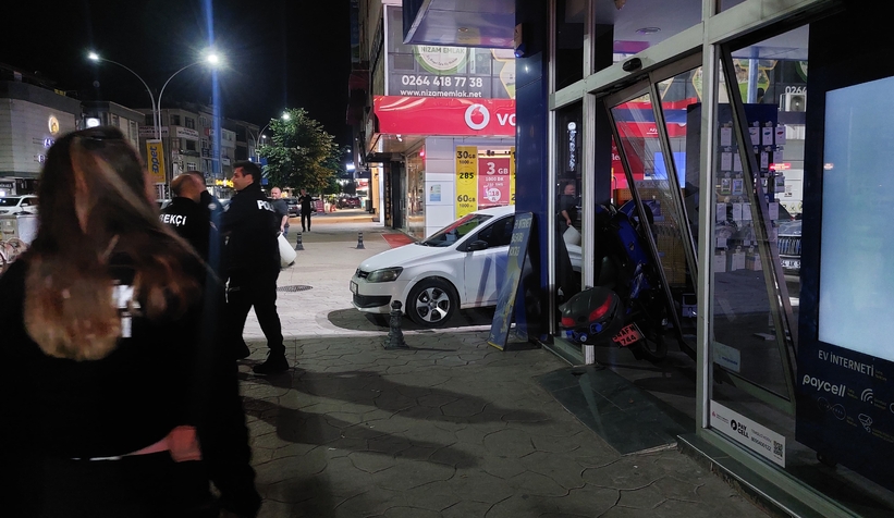 motosiklet-telefon-bayisine-girdicmduqi9xrm
