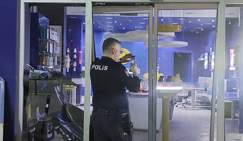 motosiklet-telefon-bayisine-girdicmduqi9xrm