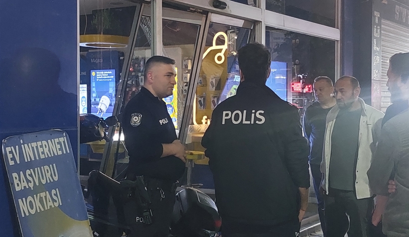 motosiklet-telefon-bayisine-girdicmduqi9xrm
