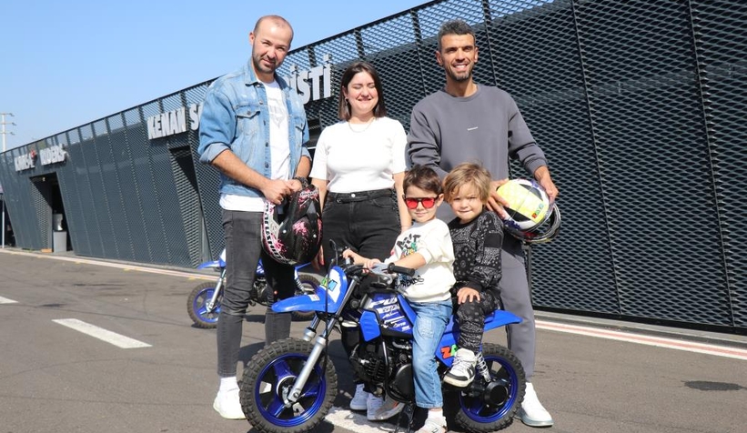 Motosikleti çalınan çocuğu Kenan'dan motosiklet hediyesi