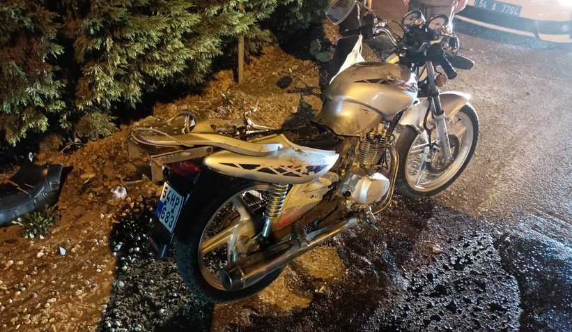 Motosikleti ile uygulamadan kaçan çocuk kaza yaptı