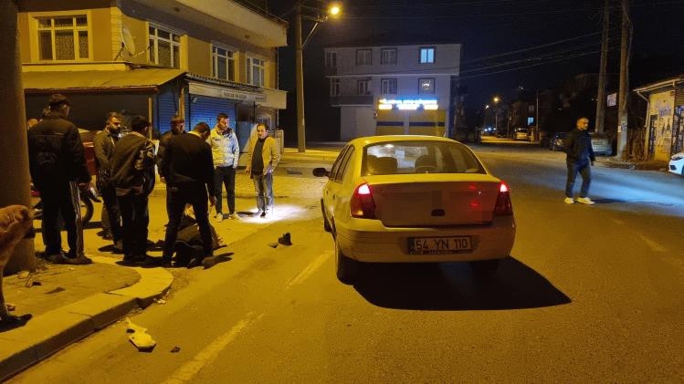 motosikletle-otomobil-kafa-kafaya-carpistizw1sz0jumf